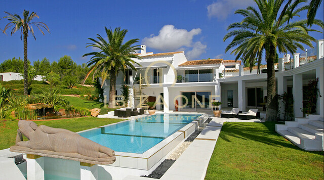 Villa de luxe avec vue sur la baie de Cala Jondal et la mer à vendre, Ibiza - Villa de luxe avec vue sur la baie de Cala Jondal et la mer à louer, Ibiza