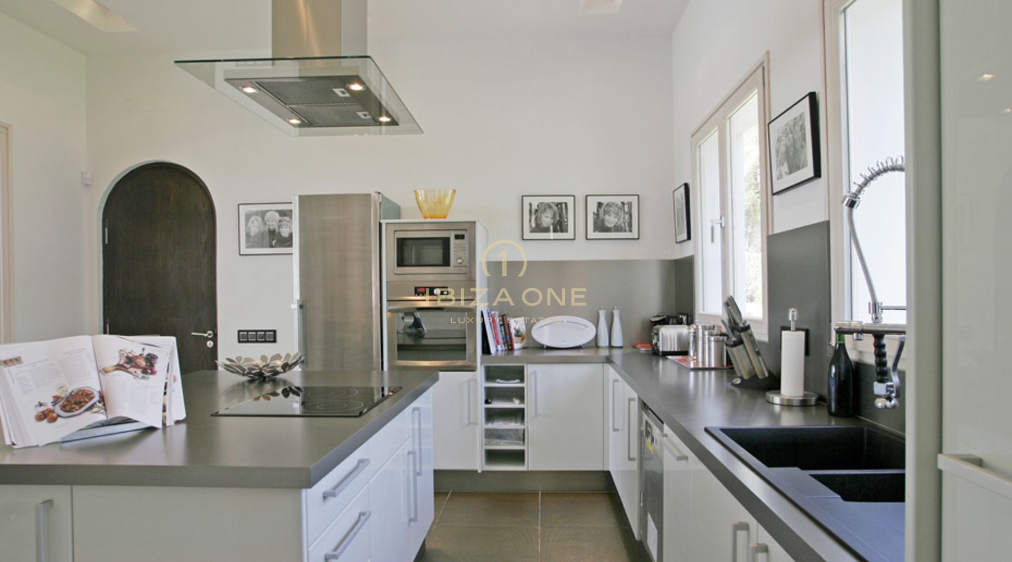 Luxury mansion / Villa with view of the Cala Jondal Bay and the Sea for sale, Ibiza - Luxury mansion / villa with view of the Cala Jondal Bay and the Sea for rent, Ibiza