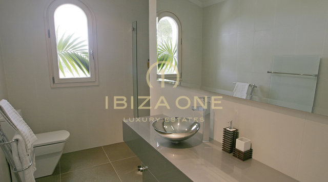 Villa de luxe avec vue sur la baie de Cala Jondal et la mer à vendre, Ibiza - Villa de luxe avec vue sur la baie de Cala Jondal et la mer à louer, Ibiza