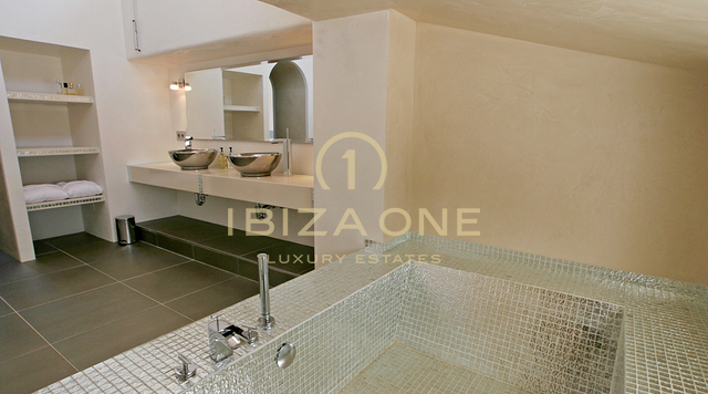 Villa de luxe avec vue sur la baie de Cala Jondal et la mer à vendre, Ibiza - Villa de luxe avec vue sur la baie de Cala Jondal et la mer à louer, Ibiza