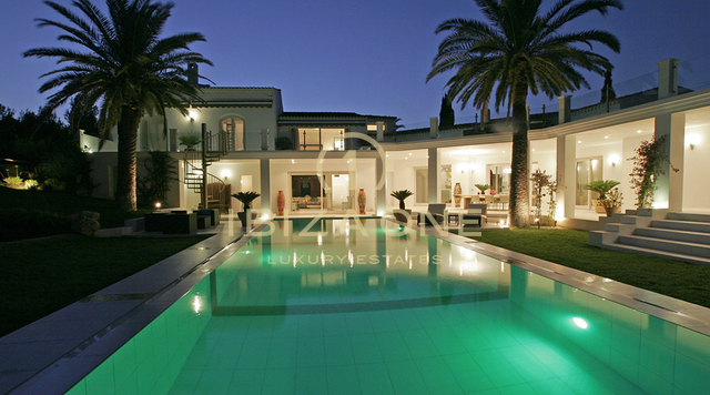 Mansión / Villa de lujo con vistas a la bahía de Cala Jondal y al mar en venta, Ibiza - Mansión / Villa de lujo con vistas a la bahía de Cala Jondal y al mar en alquiler, Ibiza