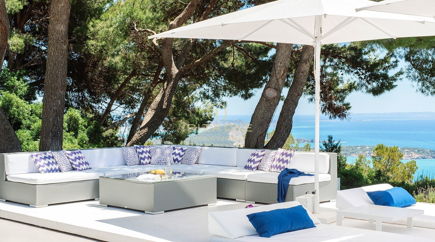 Villa de lujo The Palms en alquiler: vistas inigualables al mar y a la bahía desde el pico de Es Cubells, Ibiza