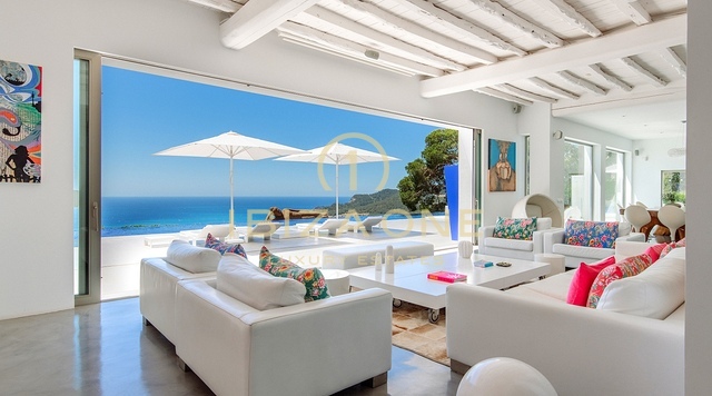 Een van Ibiza's meest spectaculaire luxe vakantiehuizen met een ongeëvenaard 180° uitzicht op zee, Ibiza