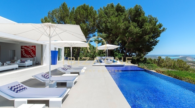Villa de lujo The Palms en alquiler: vistas inigualables al mar y a la bahía desde el pico de Es Cubells, Ibiza