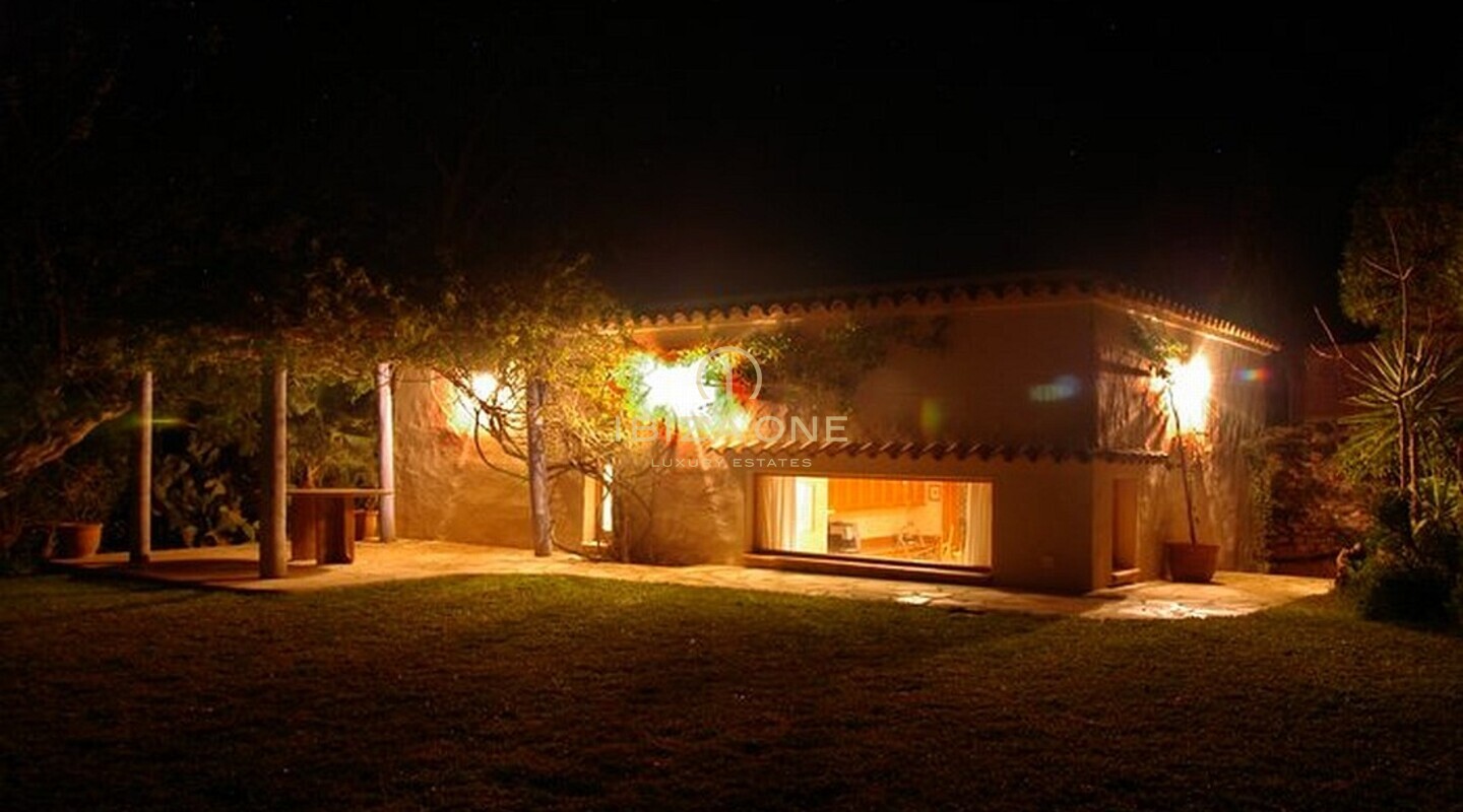 Hacienda Monterrey - Propiedad de lujo con increíbles vistas al mar con pista de tenis y casa principal muy grande y casa de invitados en venta, Ibiza - Hacienda Monterrey - Propiedad de lujo con increíbles vistas al mar con pista de tenis y casa principal muy grande y casa de invitados en alquiler, Ibiza