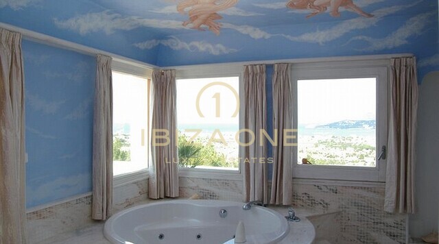Hacienda Monterrey - Propriété de luxe avec vue incroyable sur la mer avec court de tennis et très grande maison principale et maison d'hôtes à vendre, Ibiza - Hacienda Monterrey - Propriété de luxe avec vue incroyable sur la mer avec court de tennis et très grande maison principale et maison d'hôtes à louer, Ibiza