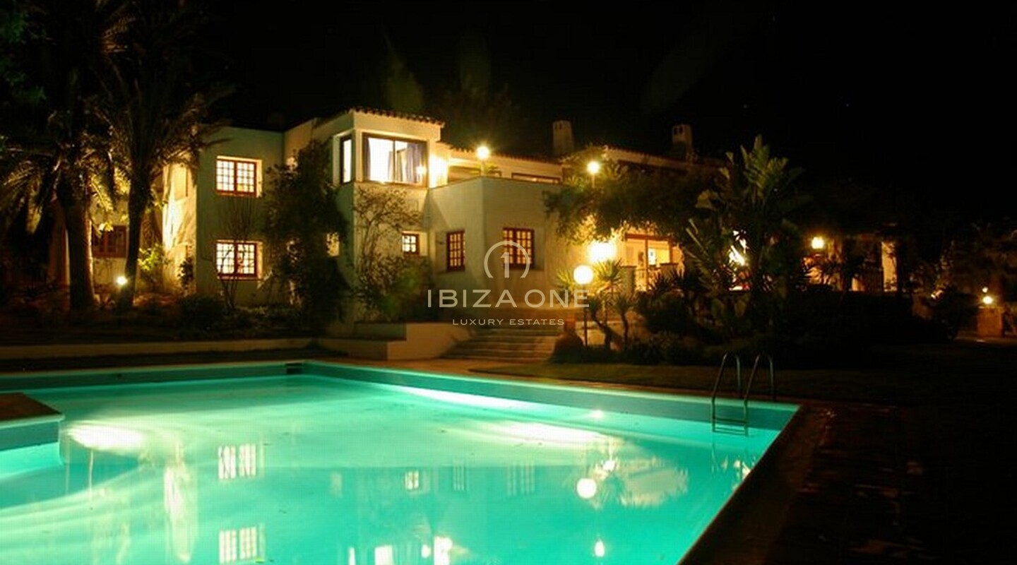 Hacienda Monterrey - Propriété de luxe avec vue incroyable sur la mer avec court de tennis et très grande maison principale et maison d'hôtes à vendre, Ibiza - Hacienda Monterrey - Propriété de luxe avec vue incroyable sur la mer avec court de tennis et très grande maison principale et maison d'hôtes à louer, Ibiza