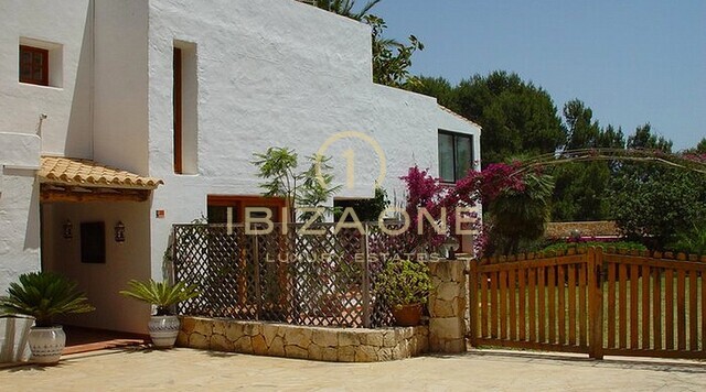 Hacienda Monterrey – Luxusanwesen mit unglaublichem Meerblick mit Tennisplatz und sehr großem Haupthaus und Gästehaus zu verkaufen, Ibiza – Hacienda Monterrey – Luxusanwesen mit unglaublichem Meerblick mit Tennisplatz und sehr großem Haupthaus und Gästehaus zu vermieten, Ibiza
