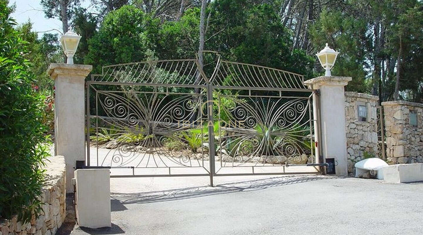 Hacienda Monterrey – Luxusanwesen mit unglaublichem Meerblick mit Tennisplatz und sehr großem Haupthaus und Gästehaus zu verkaufen, Ibiza – Hacienda Monterrey – Luxusanwesen mit unglaublichem Meerblick mit Tennisplatz und sehr großem Haupthaus und Gästehaus zu vermieten, Ibiza