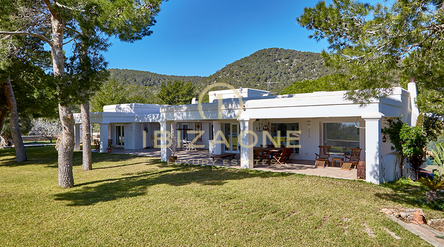 Traumhaftes Luxusanwesen mit Tennisplatz und herrlicher Aussicht zu verkaufen, Ibiza - Traumhaftes Luxusanwesen mit Tennisplatz und herrlicher Aussicht zu vermieten, Ibiza