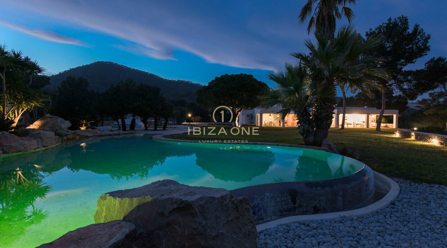 Propiedad de ensueño y lujo con pista de tenis y maravillosas vistas en venta, Ibiza - Propiedad de ensueño y lujo con pista de tenis y maravillosas vistas en alquiler, Ibiza