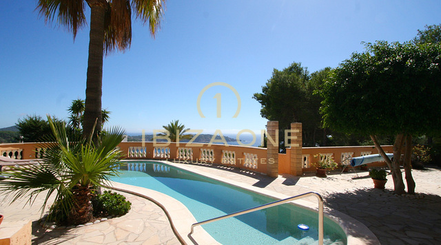 Villa de lujo y acogedora con hermosa vista al mar en venta, Ibiza - Villa de lujo y acogedora con hermosa vista al mar en alquiler, Ibiza