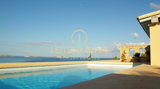 Luxuriöse und mediterrane, sehr gepflegte Villa auf Ibiza mit herrlichem Meerblick und Sonnenuntergang das ganze Jahr über zu verkaufen, Ibiza - Entfernung zum Meer beträgt nur 170 Meter - Luxuriöse und mediterrane, sehr gepflegte Villa auf Ibiza mit herrlichem Meerblick und Sonnenuntergang das ganze Jahr über zu vermieten, Ibiza - Entfernung zum Meer beträgt nur 170 Meter