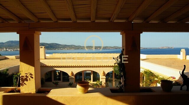 Villa de lujo y mediterránea, muy bien cuidada en Ibiza con increíbles vistas al mar y puesta de sol todo el año en venta, Ibiza - la distancia del mar es de solo 170 metros - Villa de lujo y mediterránea, muy bien cuidada en Ibiza con increíbles vistas al mar y puesta de sol todo el año en alquiler, Ibiza - la distancia del mar es de solo 170 metros