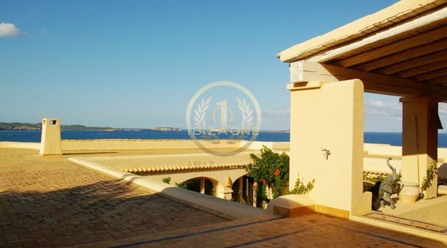 Luxuriöse und mediterrane, sehr gepflegte Villa auf Ibiza mit herrlichem Meerblick und Sonnenuntergang das ganze Jahr über zu verkaufen, Ibiza - Entfernung zum Meer beträgt nur 170 Meter - Luxuriöse und mediterrane, sehr gepflegte Villa auf Ibiza mit herrlichem Meerblick und Sonnenuntergang das ganze Jahr über zu vermieten, Ibiza - Entfernung zum Meer beträgt nur 170 Meter
