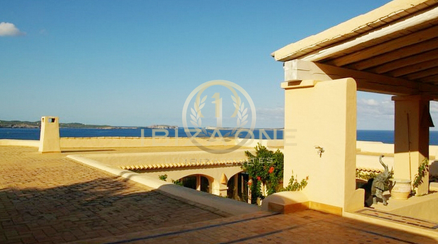 Luxe en mediterrane, zeer goed onderhouden villa op Ibiza met prachtig uitzicht op zee en zonsondergang het hele jaar door te koop, Ibiza - afstand tot de zee is slechts 170 meter - Luxe en mediterrane, zeer goed onderhouden villa op Ibiza met prachtig uitzicht op zee en zonsondergang het hele jaar door te huur, Ibiza - afstand tot de zee is slechts 170 meter