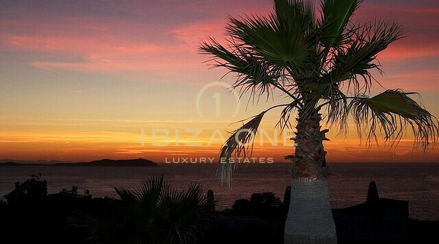 Luxuriöse und mediterrane, sehr gepflegte Villa auf Ibiza mit herrlichem Meerblick und Sonnenuntergang das ganze Jahr über zu verkaufen, Ibiza - Entfernung zum Meer beträgt nur 170 Meter - Luxuriöse und mediterrane, sehr gepflegte Villa auf Ibiza mit herrlichem Meerblick und Sonnenuntergang das ganze Jahr über zu vermieten, Ibiza - Entfernung zum Meer beträgt nur 170 Meter