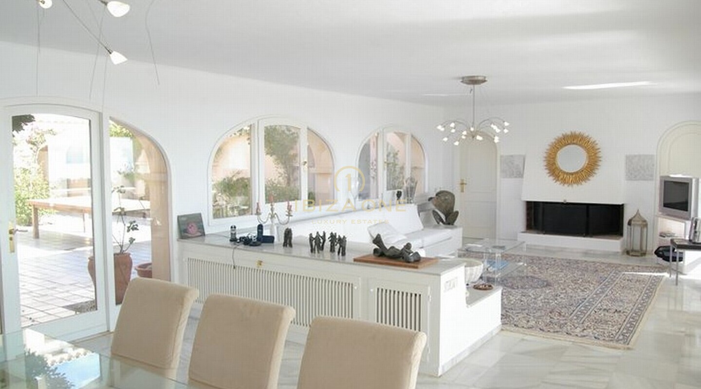Luxe en mediterrane, zeer goed onderhouden villa op Ibiza met prachtig uitzicht op zee en zonsondergang het hele jaar door te koop, Ibiza - afstand tot de zee is slechts 170 meter - Luxe en mediterrane, zeer goed onderhouden villa op Ibiza met prachtig uitzicht op zee en zonsondergang het hele jaar door te huur, Ibiza - afstand tot de zee is slechts 170 meter