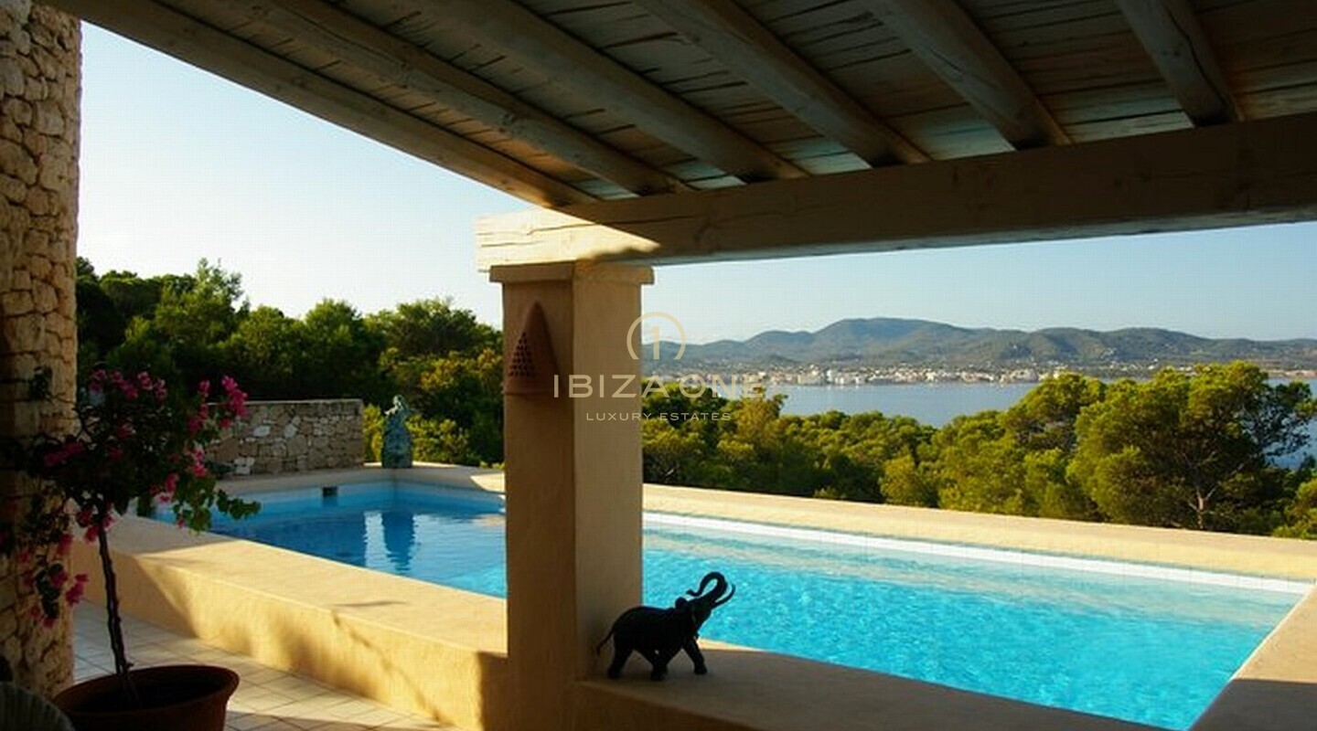 Villa de luxe et méditerranéenne, très bien entretenue à Ibiza avec vue imprenable sur la mer et coucher de soleil toute l'année à vendre, Ibiza - la distance de la mer est de seulement 170 mètres - Villa de luxe et méditerranéenne, très bien entretenue à Ibiza avec vue imprenable sur la mer et coucher de soleil toute l'année à louer, Ibiza - la distance de la mer est de seulement 170 mètres