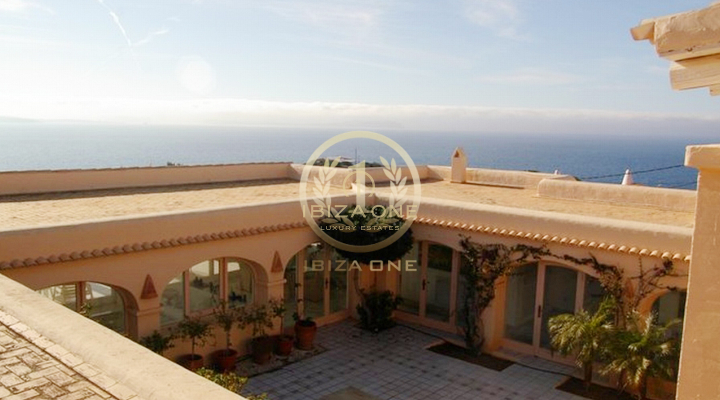 Luxe en mediterrane, zeer goed onderhouden villa op Ibiza met prachtig uitzicht op zee en zonsondergang het hele jaar door te koop, Ibiza - afstand tot de zee is slechts 170 meter - Luxe en mediterrane, zeer goed onderhouden villa op Ibiza met prachtig uitzicht op zee en zonsondergang het hele jaar door te huur, Ibiza - afstand tot de zee is slechts 170 meter