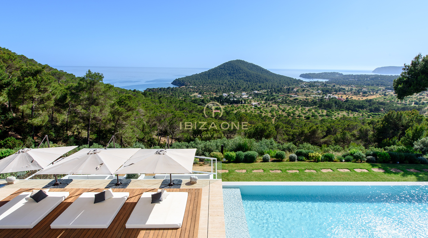 The Ultimate Cala Jondal Lifestyle Estate: Sea Views, Pool, Gym & Ibiza’s Top Hotspots at Your Doorstep for Sale and for Rent, Ibiza - Touristic Rental License
