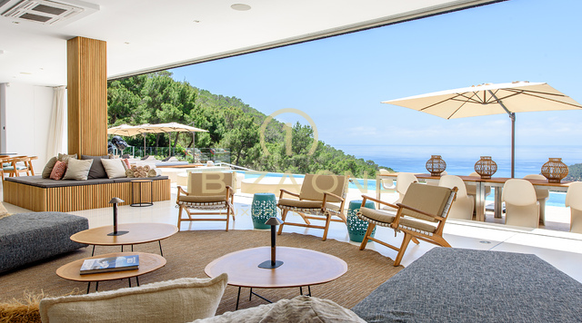 La tenuta definitiva per uno stile di vita esclusivo a Cala Jondal: vista mare, piscina, palestra e i migliori luoghi di Ibiza a portata di mano, in vendita e in affitto a Ibiza - Licenza per affitti turistici