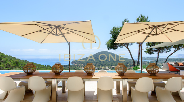 La finca definitiva en Cala Jondal: vistas al mar, piscina, gimnasio y los mejores lugares de Ibiza a su alcance. En venta y en alquiler. Ibiza - Licencia de alquiler turístico.