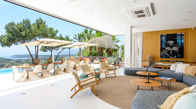 La tenuta definitiva per uno stile di vita esclusivo a Cala Jondal: vista mare, piscina, palestra e i migliori luoghi di Ibiza a portata di mano, in vendita e in affitto a Ibiza - Licenza per affitti turistici