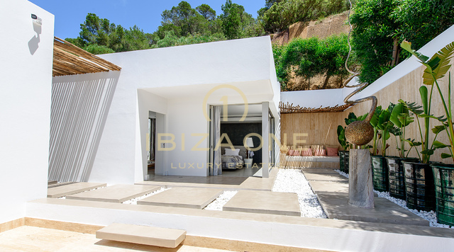 The Ultimate Cala Jondal Lifestyle Estate: Sea Views, Pool, Gym & Ibiza’s Top Hotspots at Your Doorstep for Sale and for Rent, Ibiza - Touristic Rental License