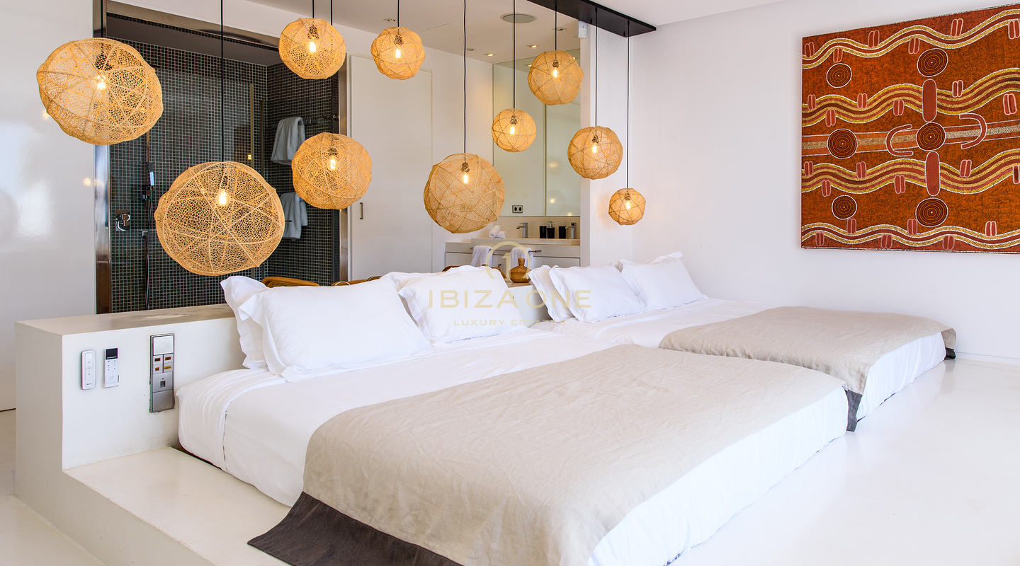 The Ultimate Cala Jondal Lifestyle Estate: Sea Views, Pool, Gym & Ibiza’s Top Hotspots at Your Doorstep for Sale and for Rent, Ibiza - Touristic Rental License