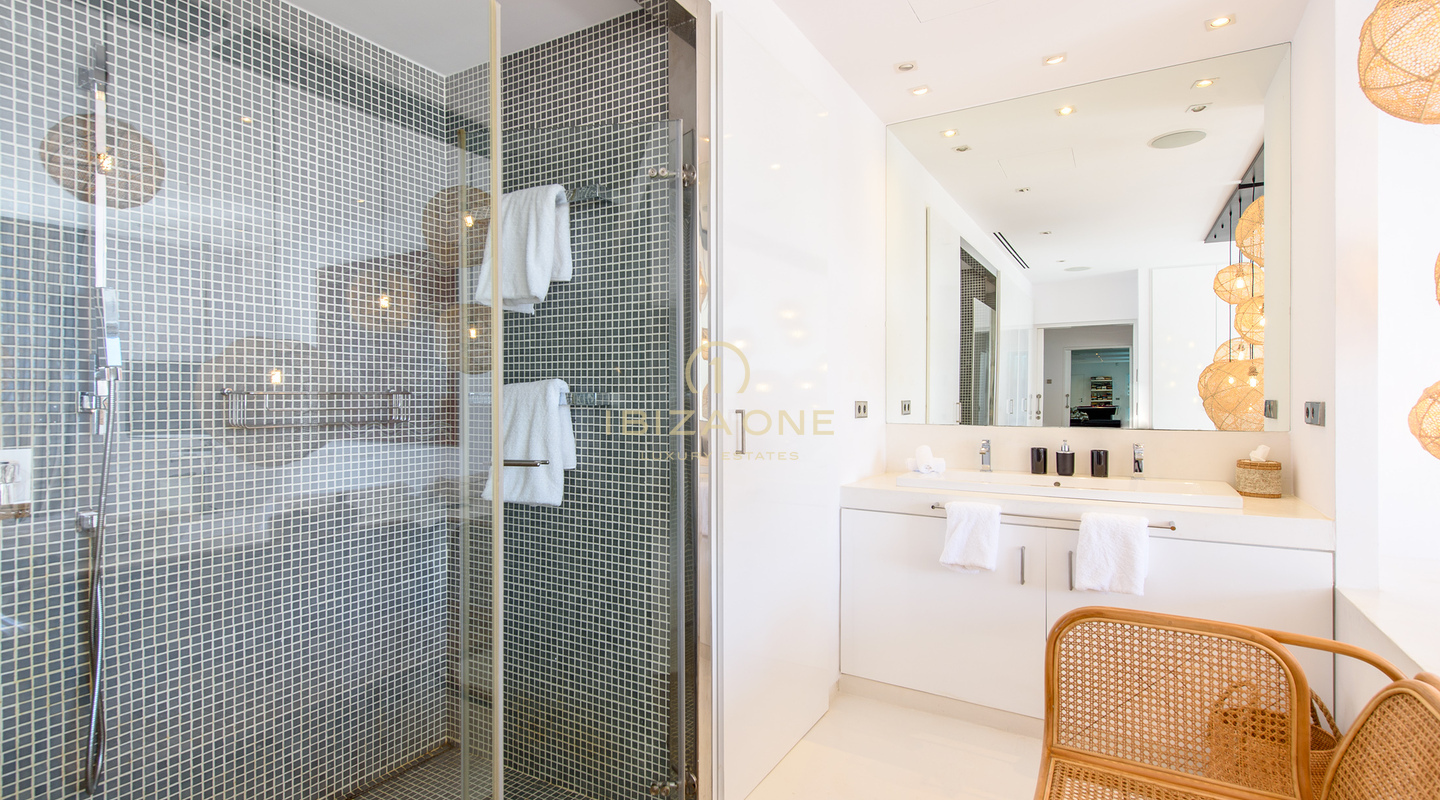 The Ultimate Cala Jondal Lifestyle Estate: Sea Views, Pool, Gym & Ibiza’s Top Hotspots at Your Doorstep for Sale and for Rent, Ibiza - Touristic Rental License