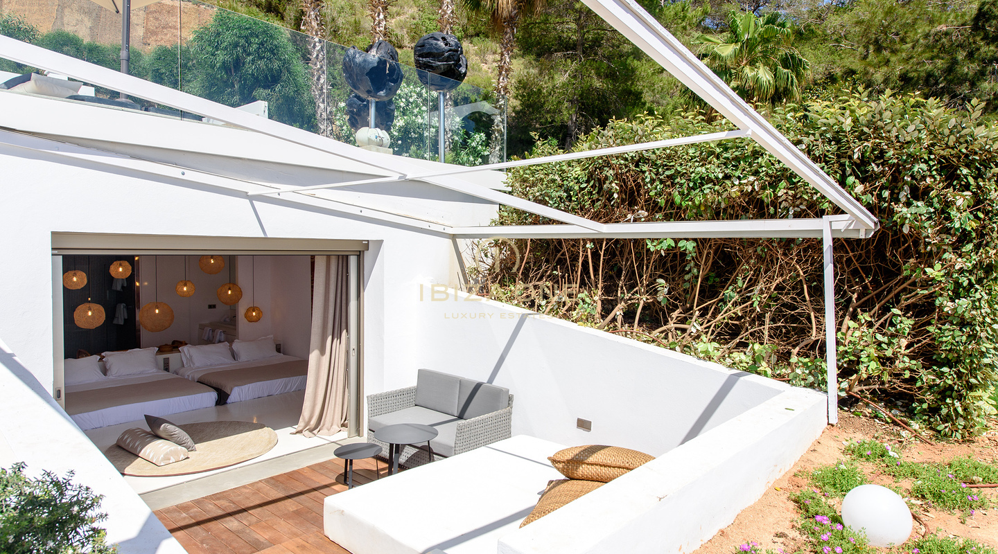 The Ultimate Cala Jondal Lifestyle Estate: Sea Views, Pool, Gym & Ibiza’s Top Hotspots at Your Doorstep for Sale and for Rent, Ibiza - Touristic Rental License