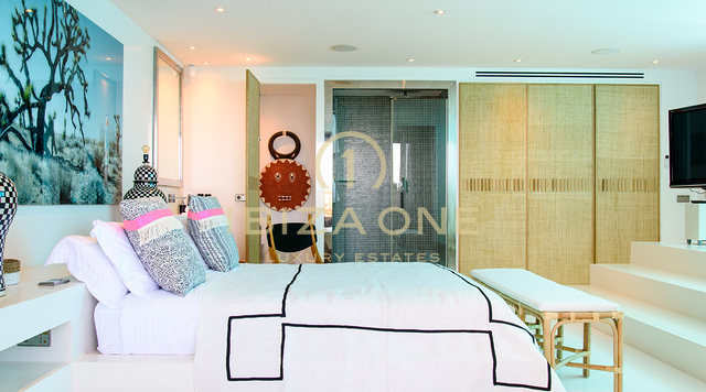 The Ultimate Cala Jondal Lifestyle Estate: Sea Views, Pool, Gym & Ibiza’s Top Hotspots at Your Doorstep for Sale and for Rent, Ibiza - Touristic Rental License
