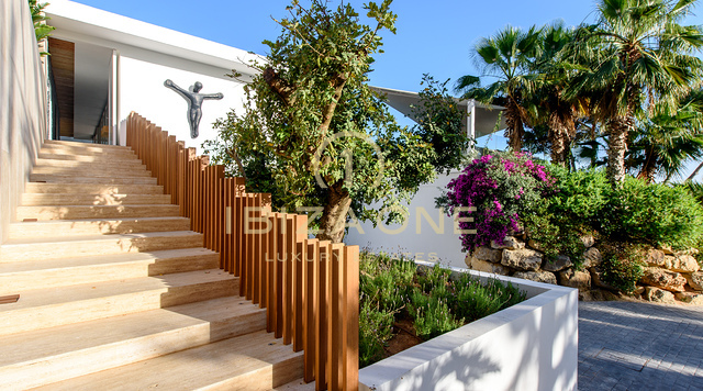 Het ultieme lifestyle-landgoed in Cala Jondal: uitzicht op zee, zwembad, fitnessruimte en de beste hotspots van Ibiza direct voor de deur. Te koop en te huur, Ibiza - Toeristische verhuurvergunning