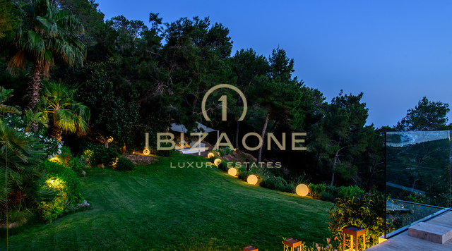 The Ultimate Cala Jondal Lifestyle Estate: Sea Views, Pool, Gym & Ibiza’s Top Hotspots at Your Doorstep for Sale and for Rent, Ibiza - Touristic Rental License