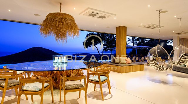 La finca definitiva en Cala Jondal: vistas al mar, piscina, gimnasio y los mejores lugares de Ibiza a su alcance. En venta y en alquiler. Ibiza - Licencia de alquiler turístico.