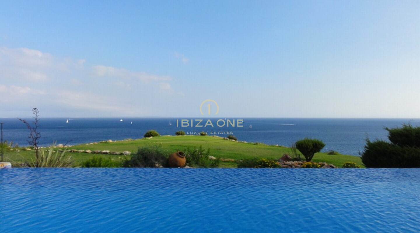 Luxe villa direct aan zee te koop in Porroig, Ibiza - Luxe villa direct aan zee te huur in Porroig, Ibiza