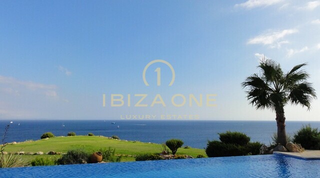 Luxe villa direct aan zee te koop in Porroig, Ibiza - Luxe villa direct aan zee te huur in Porroig, Ibiza