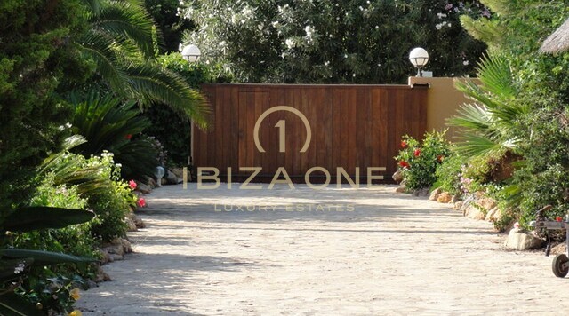Villa de luxe en bord de mer à vendre à Porroig, Ibiza - Villa de luxe en bord de mer à louer à Porroig, Ibiza