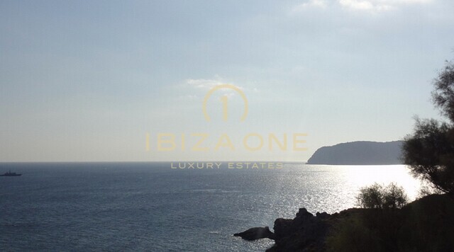 Luxe villa direct aan zee te koop in Porroig, Ibiza - Luxe villa direct aan zee te huur in Porroig, Ibiza