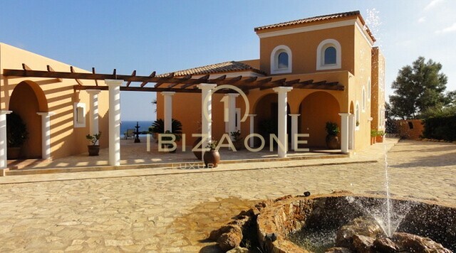 Villa de lujo en primera línea de mar en venta en Porroig, Ibiza - Villa de lujo en primera línea de mar en alquiler en Porroig, Ibiza
