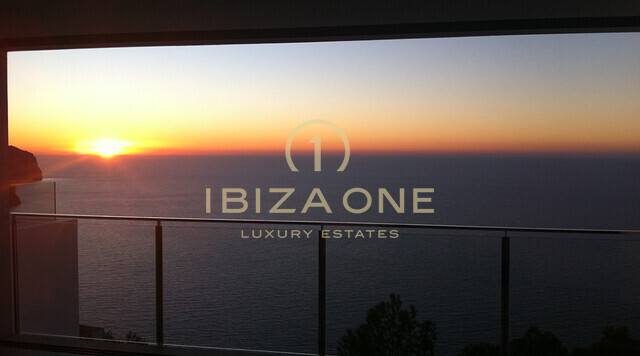 Luxusvilla in erster Meereslinie auf den Klippen, in der Nähe des 5-Sterne-Hotels Hacienda - „Bright Blue“ zu verkaufen, Ibiza - Luxusvilla in erster Meereslinie auf den Klippen, in der Nähe des 5-Sterne-Hotels Hacienda - „Bright Blue“ zu vermieten, Ibiza