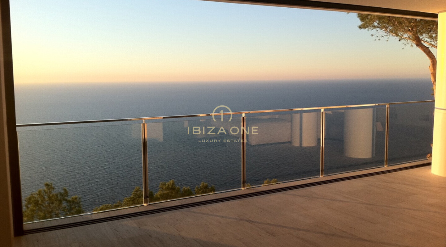 Sea frontline luxury villa on the cliffs, near 5 star Hotel Hacienda - 