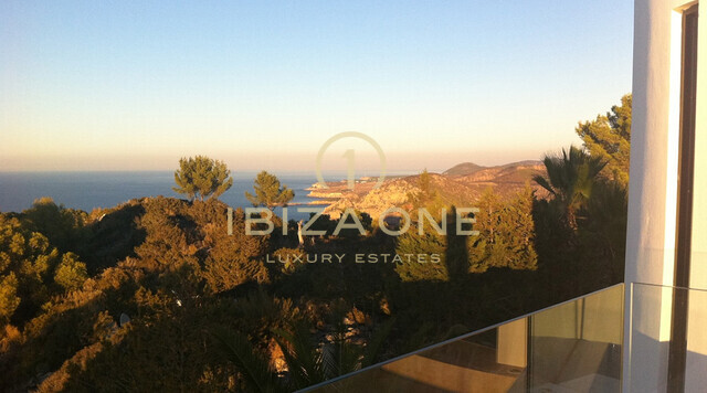 Sea frontline luxury villa on the cliffs, near 5 star Hotel Hacienda - 