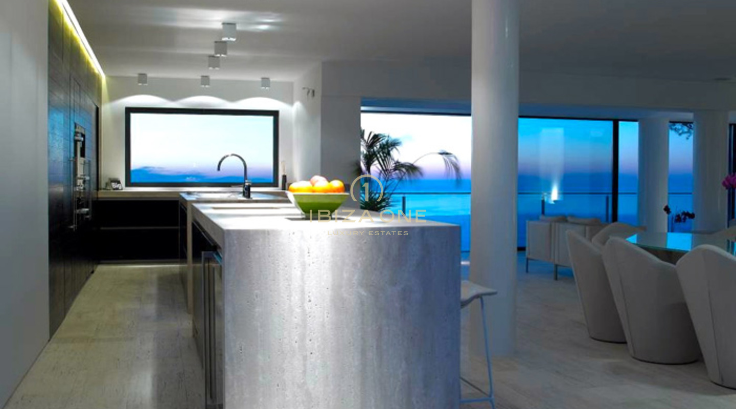 Luxusvilla in erster Meereslinie auf den Klippen, in der Nähe des 5-Sterne-Hotels Hacienda - „Bright Blue“ zu verkaufen, Ibiza - Luxusvilla in erster Meereslinie auf den Klippen, in der Nähe des 5-Sterne-Hotels Hacienda - „Bright Blue“ zu vermieten, Ibiza