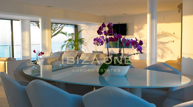 Sea frontline luxury villa on the cliffs, near 5 star Hotel Hacienda - 