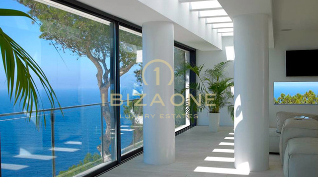 Sea frontline luxury villa on the cliffs, near 5 star Hotel Hacienda - 