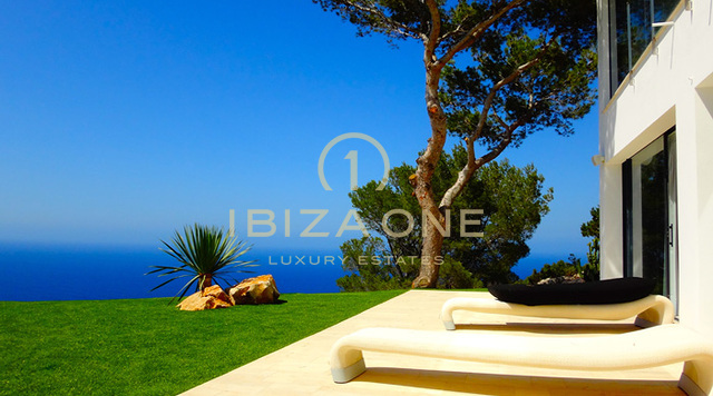 Villa de lujo en primera línea de mar sobre los acantilados, cerca del Hotel Hacienda de 5 estrellas - 