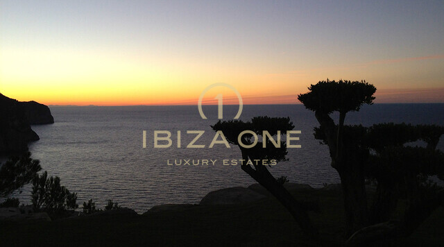 Sea frontline luxury villa on the cliffs, near 5 star Hotel Hacienda - 
