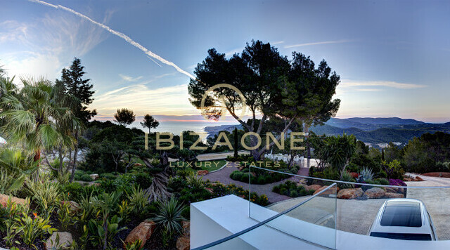 Sea frontline luxury villa on the cliffs, near 5 star Hotel Hacienda - 